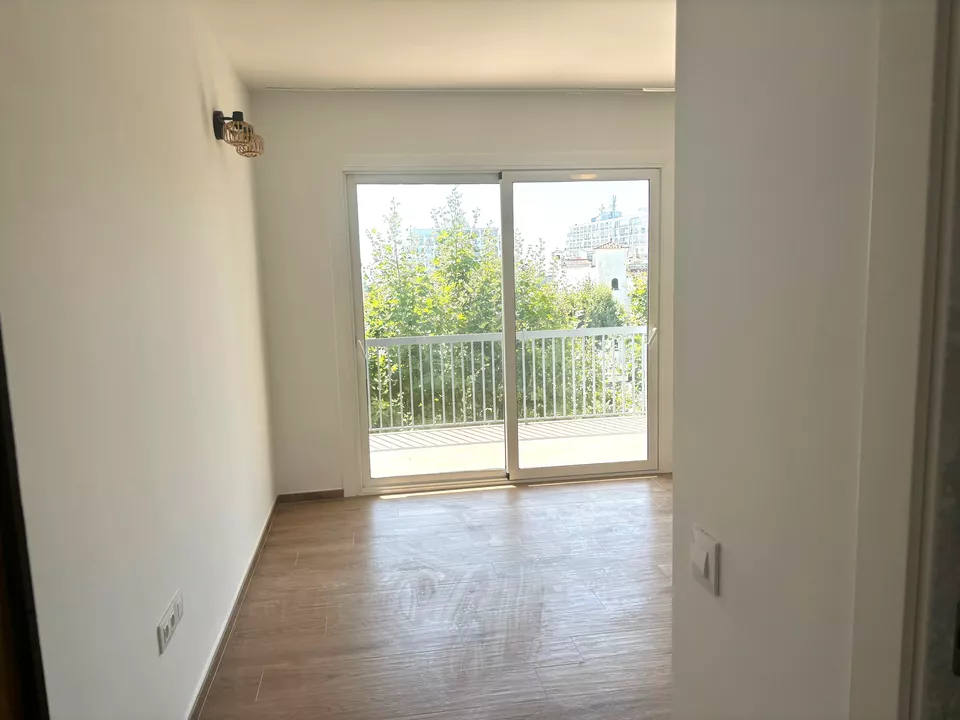 Amazing opportunity! 1 bedroom apartment for sale. Don't miss this unique chance! Contact us now!