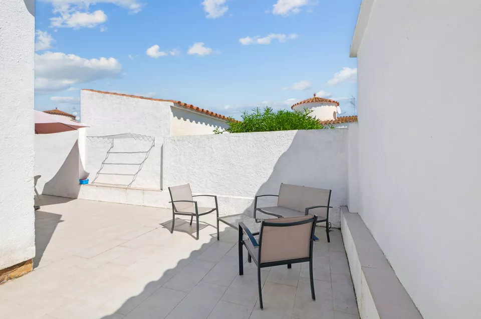 Incroyable villa individuelle à vendre à Empuriabrava !