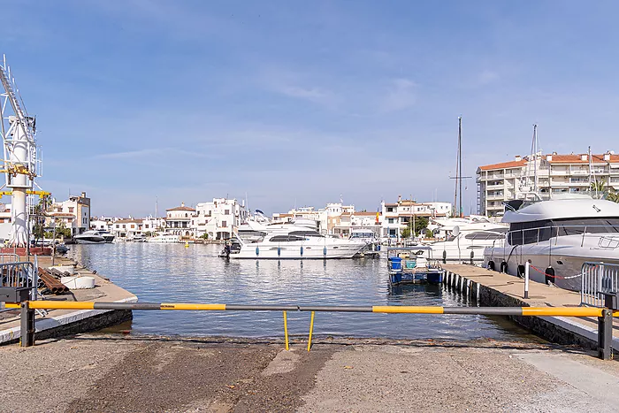 Amazing apartment for sale in Empuriabrava, Costa Brava! Don't miss this unique opportunity!