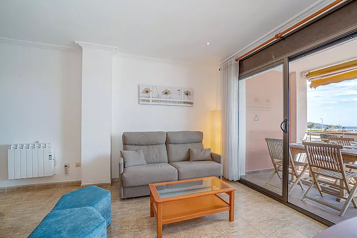 Wonderful apartment in Empuriabrava with stunning sea views! Your dream home awaits you here! Come a