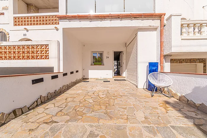 Incredible opportunity to own a house with a mooring in Empuriabrava! Don't miss out!