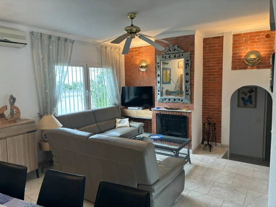 Chalet individuel à vendre à Empuriabrava. Votre maison idéale vous attend dans cet endroit magnifiq