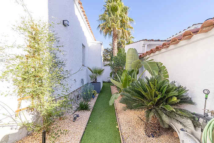 Belle maison avec piscine et trois grandes chambres, découvrez la maison de vos rêves! Venez la visi