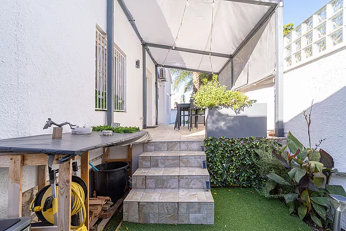 Belle maison avec piscine et trois grandes chambres, découvrez la maison de vos rêves! Venez la visi