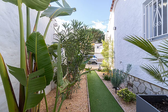 Belle maison avec piscine et trois grandes chambres, découvrez la maison de vos rêves! Venez la visi