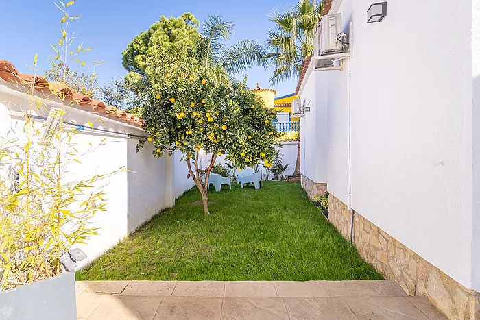 Belle maison avec piscine et trois grandes chambres, découvrez la maison de vos rêves! Venez la visi