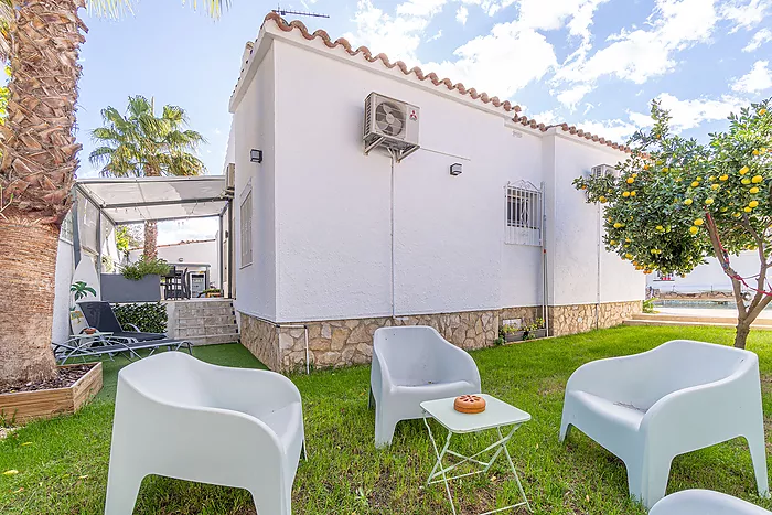 Belle maison avec piscine et trois grandes chambres, découvrez la maison de vos rêves! Venez la visi