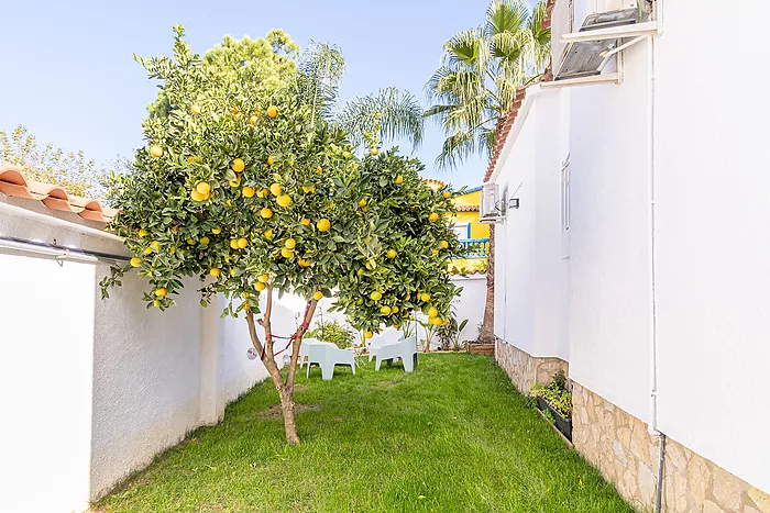 Belle maison avec piscine et trois grandes chambres, découvrez la maison de vos rêves! Venez la visi