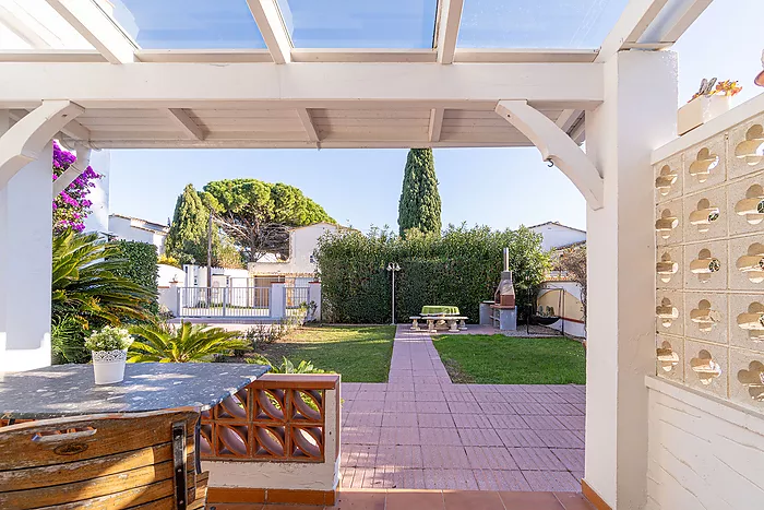 Chalet individuel à vendre à Empuriabrava. Votre maison idéale vous attend dans cet endroit magnifiq