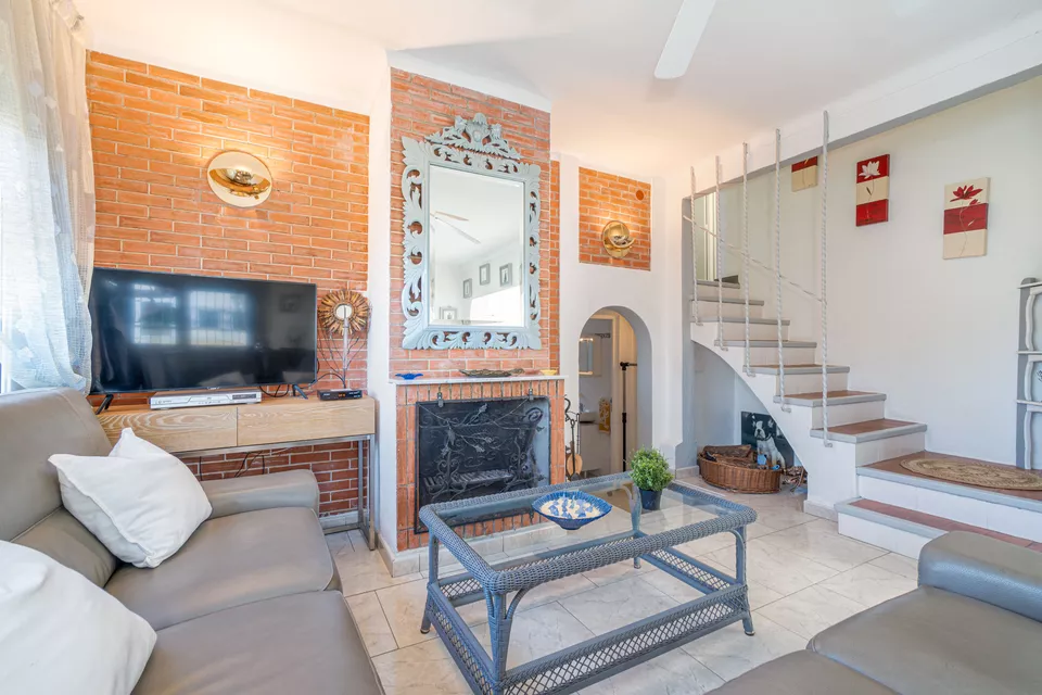 Detached villa for sale in Empuriabrava. Your ideal home awaits in this beautiful place ¡