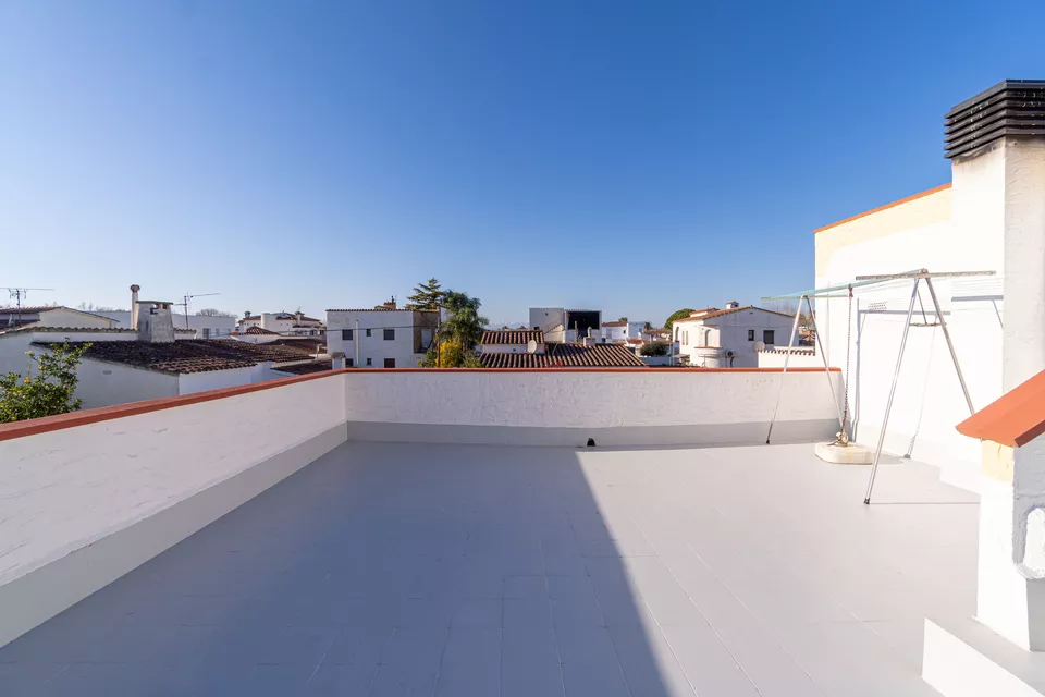 Chalet independiente en venta en Empuriabrava. ¡Tu hogar ideal te espera en este hermoso lugar¡