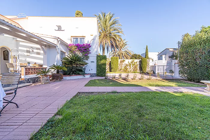 Chalet zum Verkauf in Empuriabrava. Ihr ideales Zuhause erwartet Sie an diesem wunderschönen Ort am 