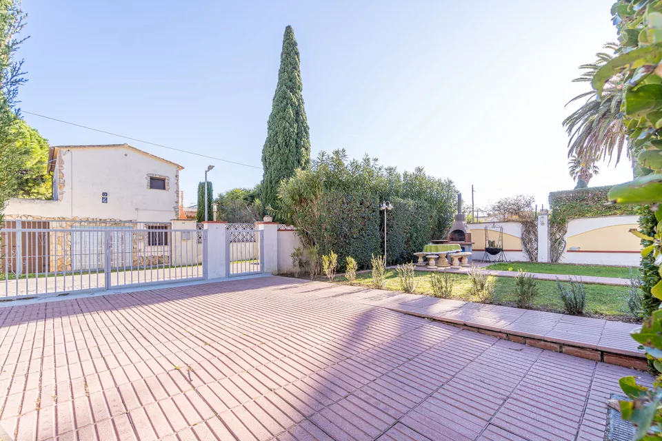 Chalet individuel à vendre à Empuriabrava. Votre maison idéale vous attend dans cet endroit magnifiq