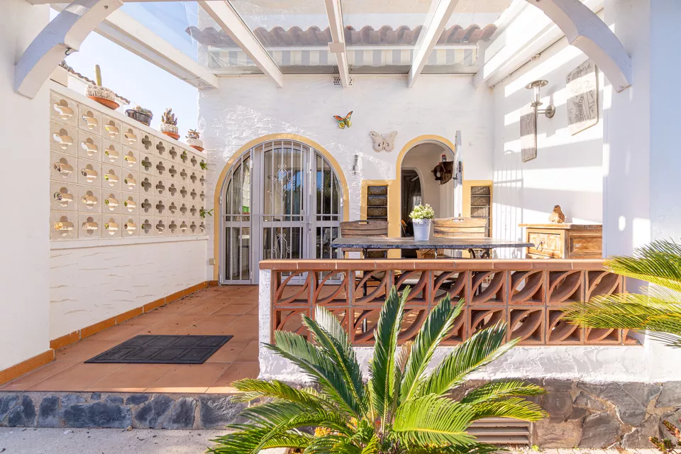 Detached villa for sale in Empuriabrava. Your ideal home awaits in this beautiful place ¡