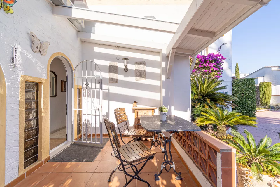 Chalet individuel à vendre à Empuriabrava. Votre maison idéale vous attend dans cet endroit magnifiq