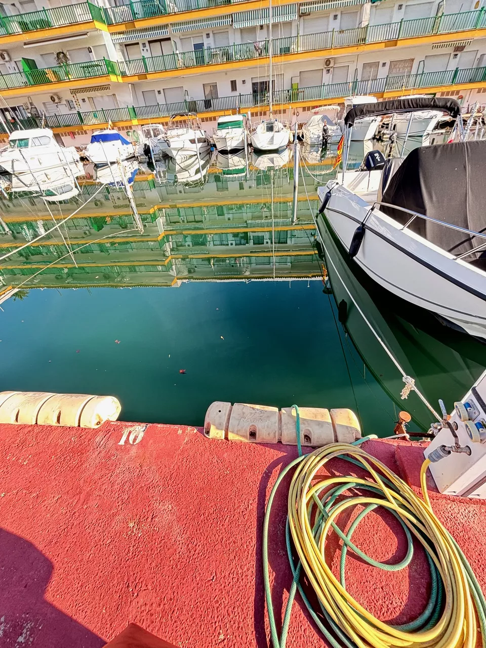 Attractive mooring for sale, 10x3 meters with water and electricity.