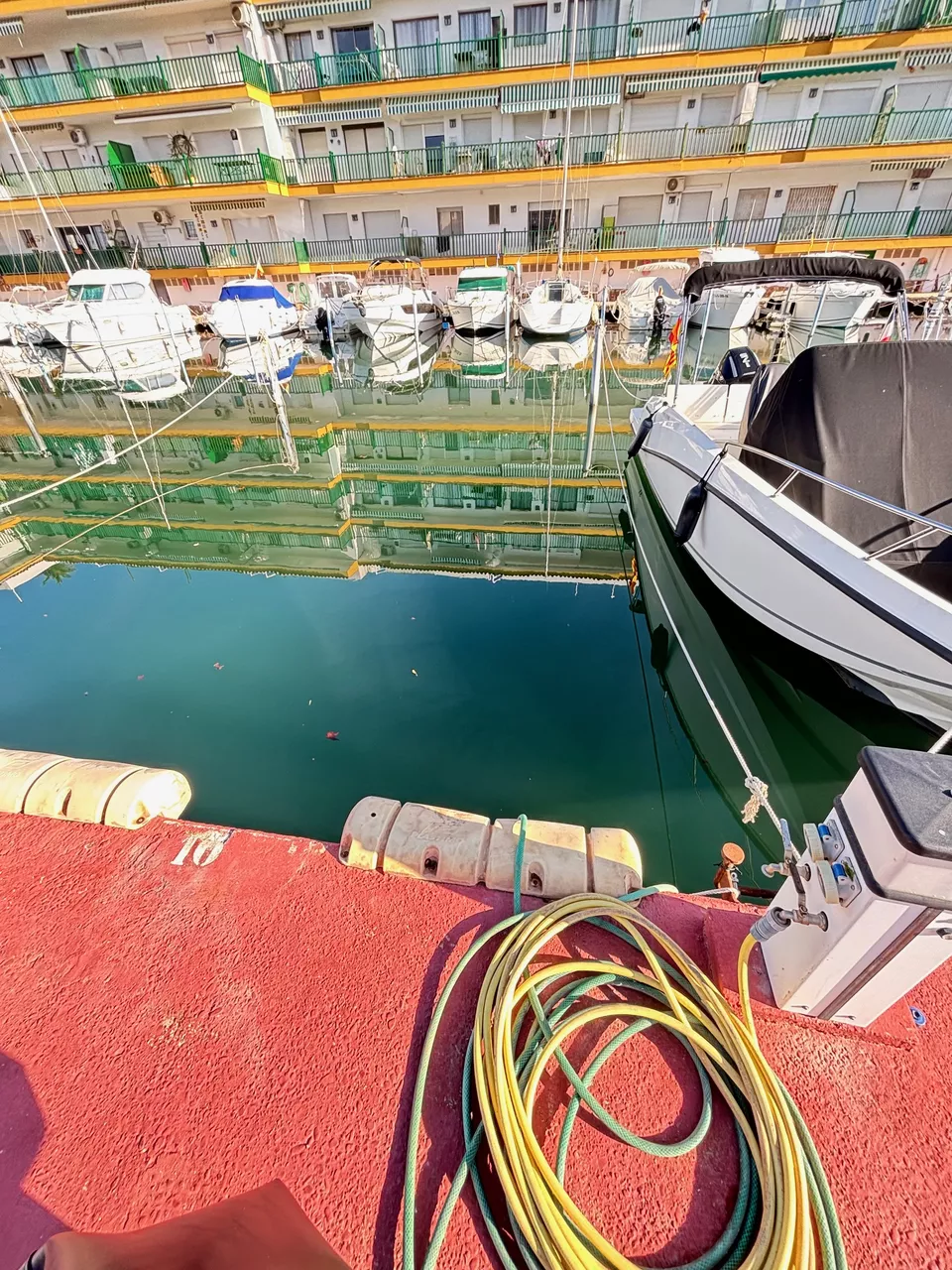 Attractive mooring for sale, 10x3 meters with water and electricity.