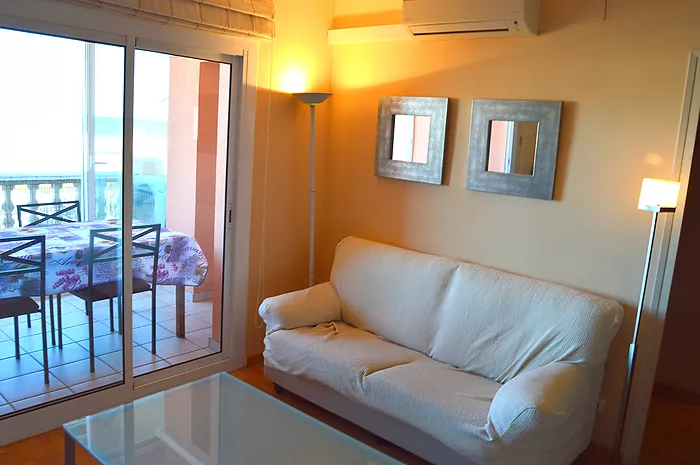 Apartment with stunning sea views and tourist license.