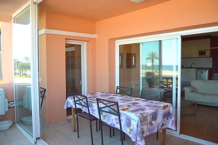 Apartment with stunning sea views and tourist license.