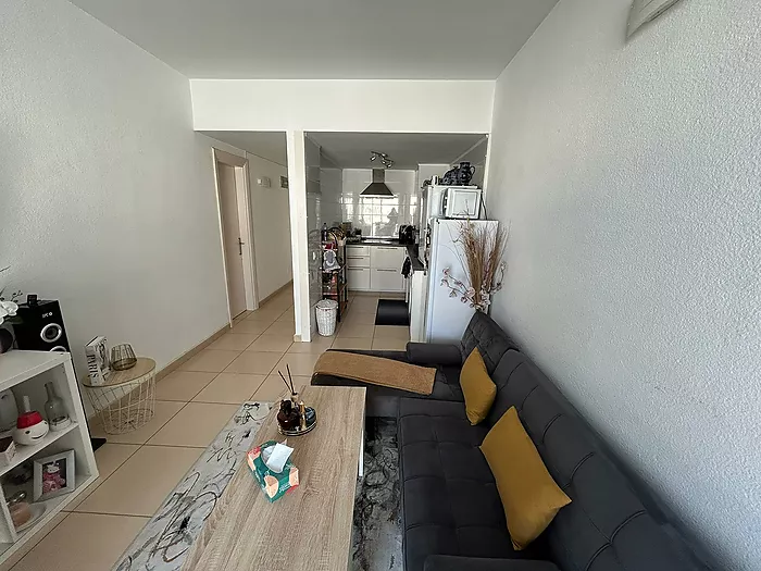 Renovated apartment in Empuriabrava. Ideal to enjoy the coastal charm.