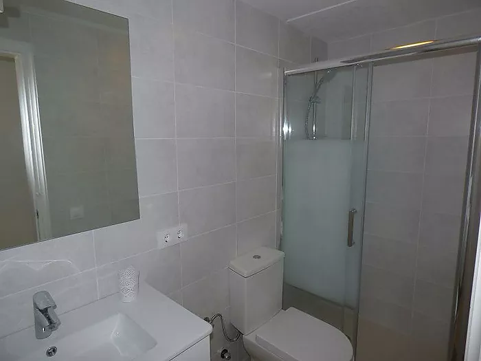 Apartamento renovado en Empuriabrava. Ideal para disfrutar del encanto costero.