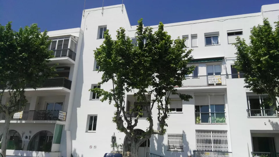 Apartamento renovado in Empuriabrava. Ideal para disfrutar del encanto costero.